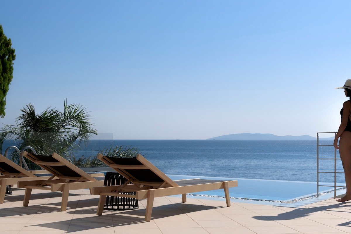 Anima SeaView Luxury Living Villa gallery image 3