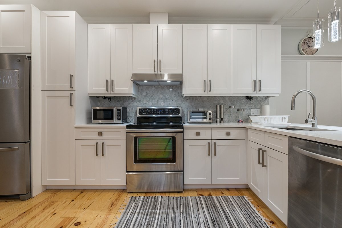 DOWNTOWN MONTREAL 12 BEDROOMS 6 BATHROOM SLEEPS 48 gallery image 2