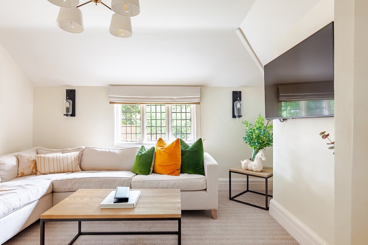 Sundial Cottage – wonderful 19th century home