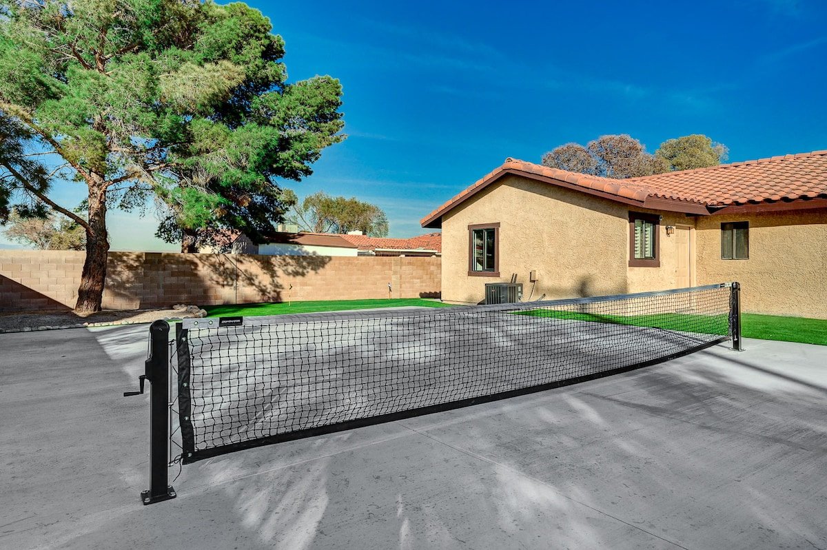 Spacious Oasis w/ Pickleball Mins to Strip/Stadium gallery image 5
