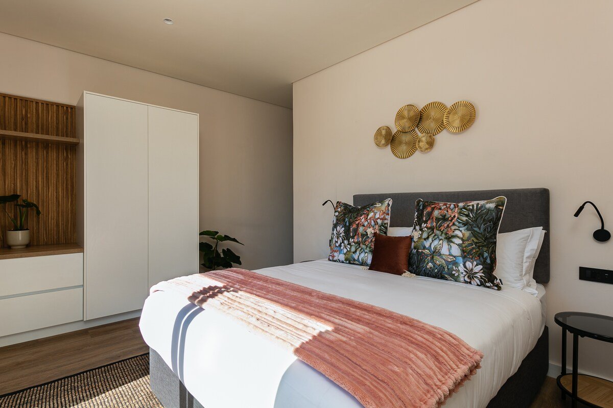 New! The Palm Flats with Mountain View gallery image 3