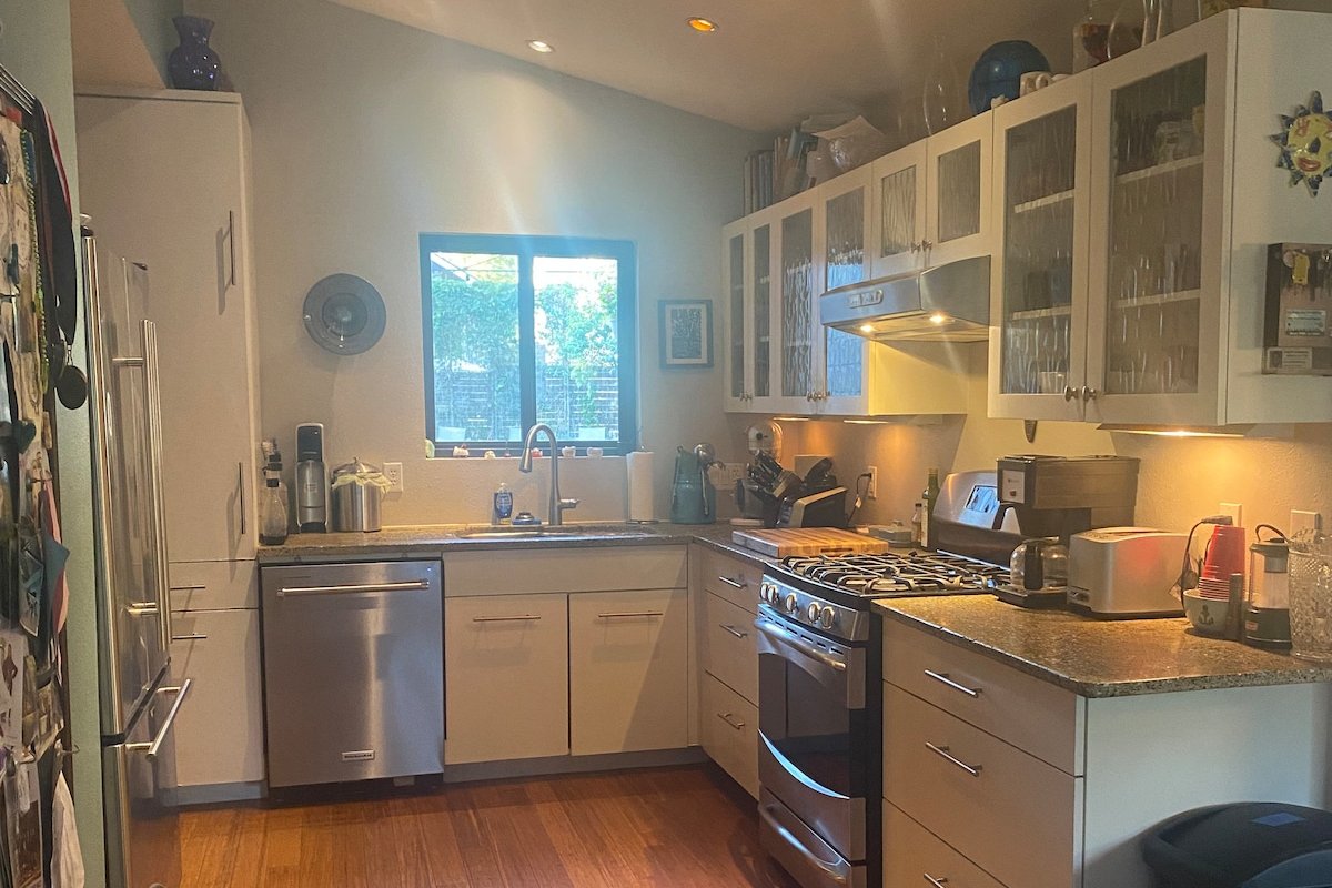 Cozy family home with pool in Zilker gallery image 5