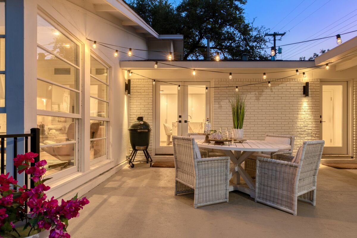 Downtown | Heated Pool | Hot Tub | Ping Pong gallery image 5