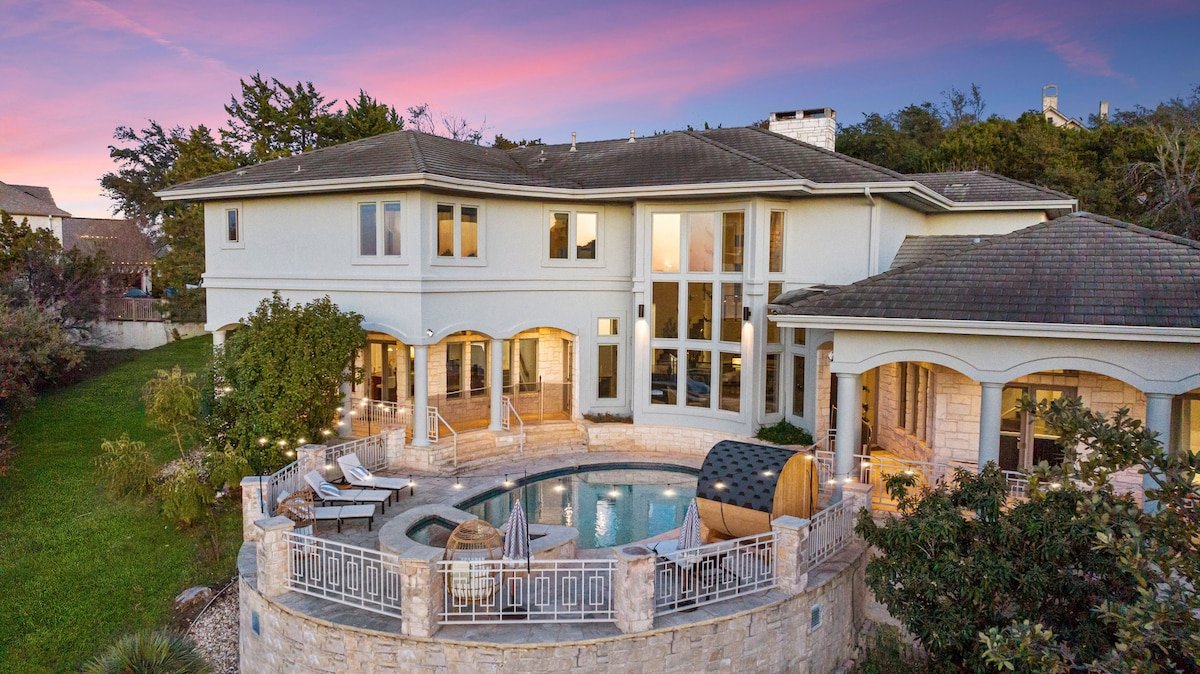 Sleeps 22+|15min ATX & Lake |Theater|Arcade| Sauna gallery image 2