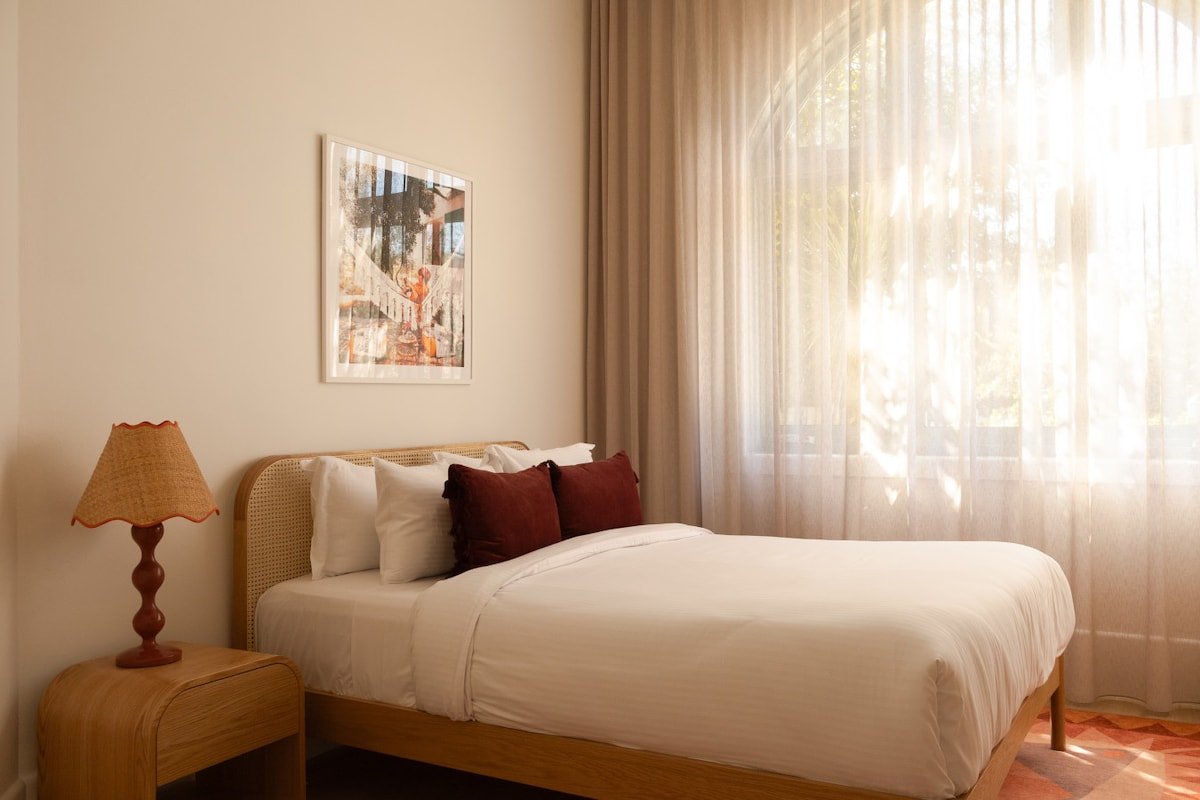 Modern 3-Bedroom House with Parking gallery image 4