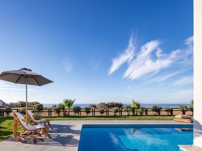 Feyre Boutique Mansion walking distance to beach