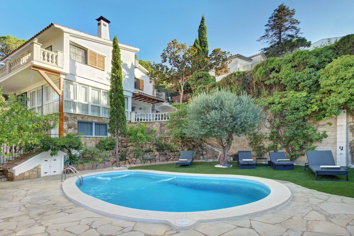 Villa Portugal with pool & mountain view gallery image 2