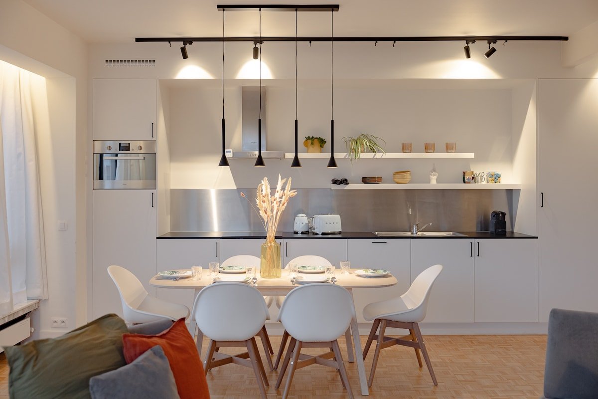 Trendy, sunny apartment on the South – 5th floor gallery image 3