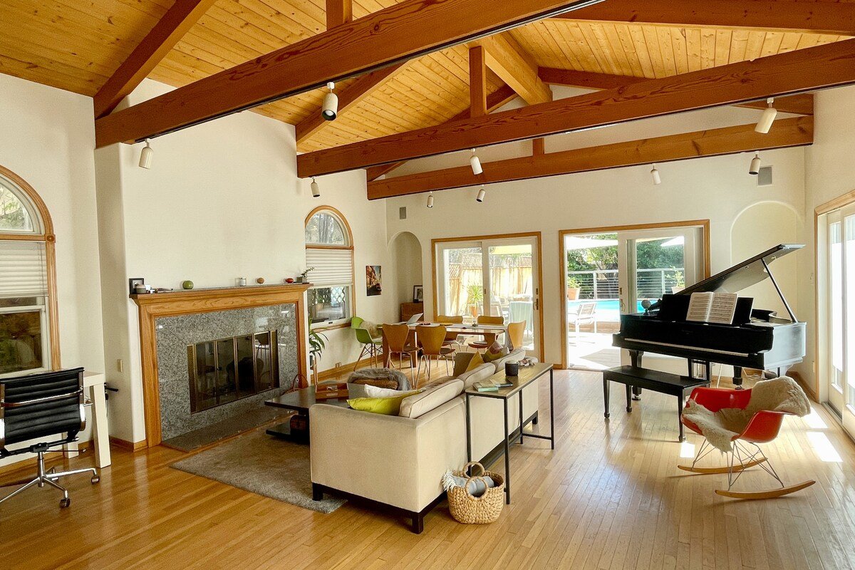 Santa Monica Pool Oasis gallery image 3