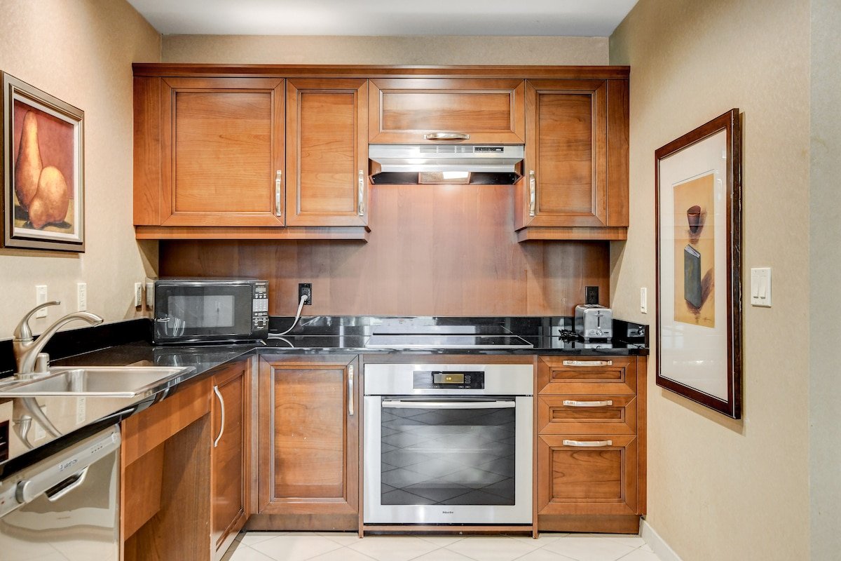 34th Floor Lux 2BR Suite at MGM Signature gallery image 5