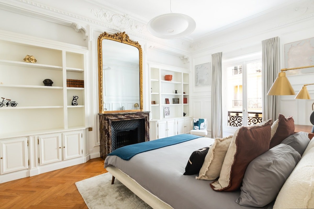 Luxury High End Condo in the Heart of Paris gallery image 3