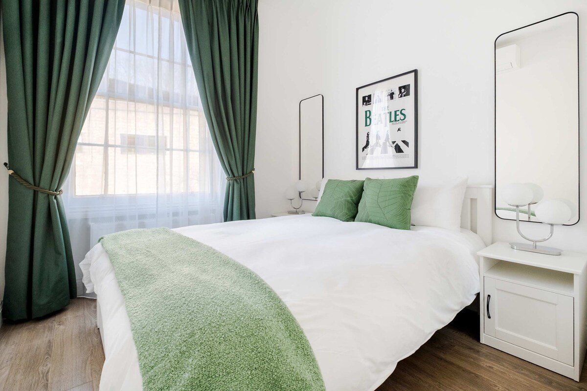 Spacious 4-Bed Home | Private Garden + Air-Con gallery image 5