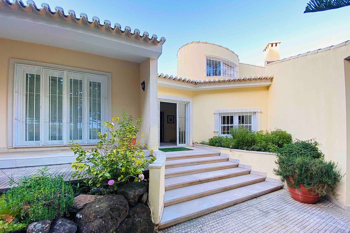 Charming Villa 4 Suites with private Pool & Garden gallery image 4