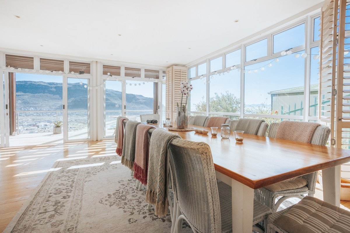 Ocean Song | Seafront Escape with Epic Views! gallery image 3