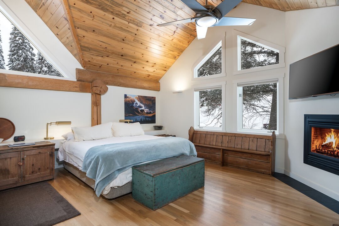 New! At Whitefish Mountain Resort w in-home sauna gallery image 3