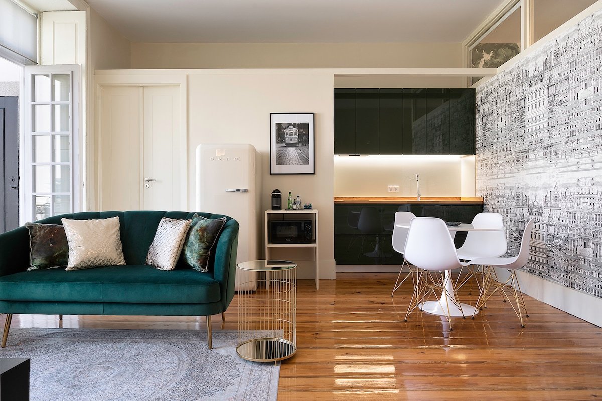 42 2T Historic apartment at Cardosas with balcony gallery image 2