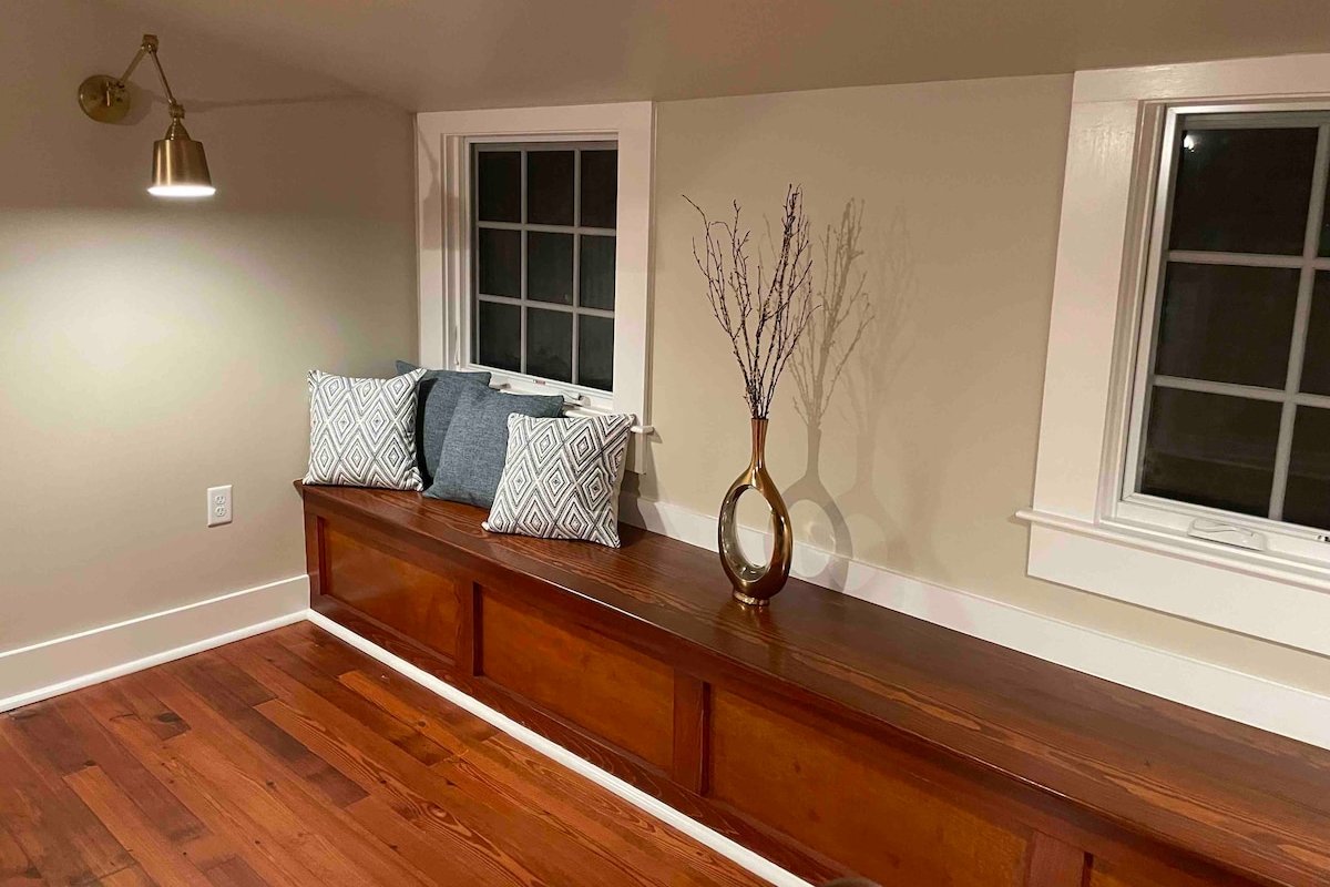 Spacious 4 BR House in Uptown Historic Area gallery image 3