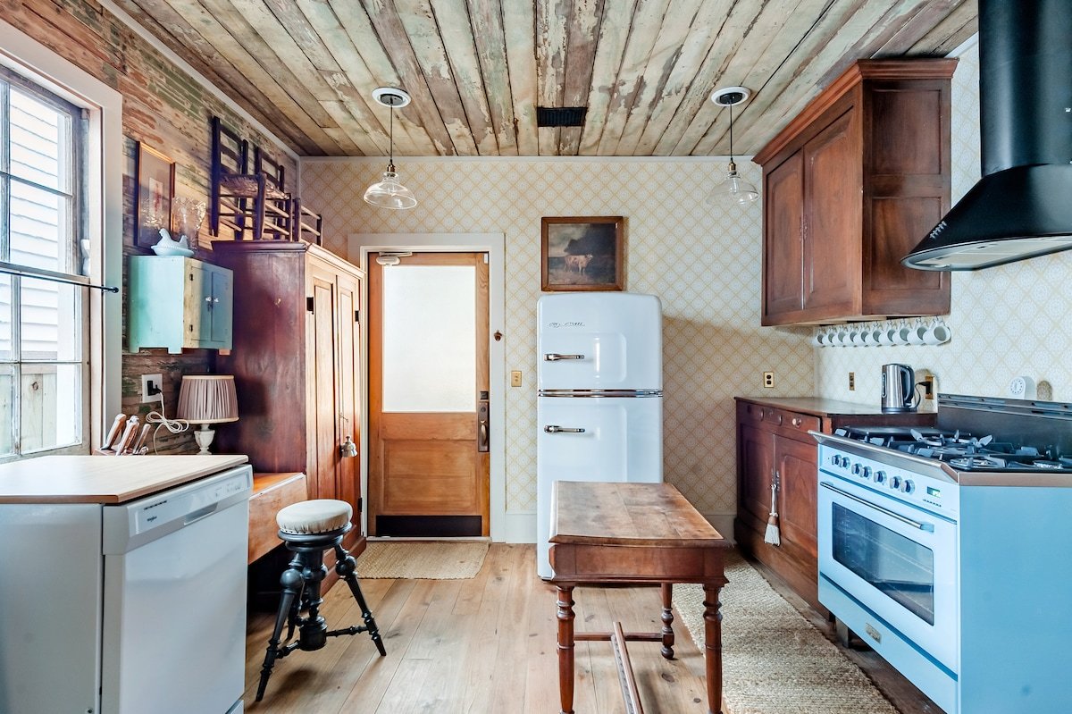 Luxury Historic Creole Cottage, French Quarter; Pool & Spa gallery image 4