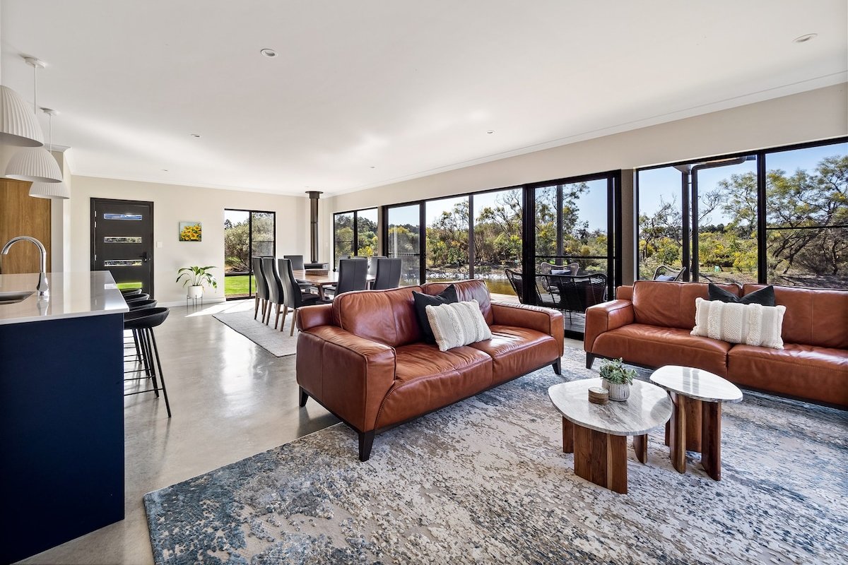 Lang Chalet—Vineyard Bliss on the Waterfront gallery image 4