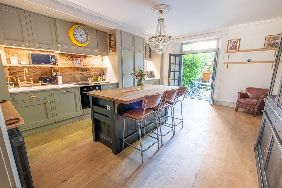 Saxe-Coburg Sauna Apartment Stockbridge gallery image 3