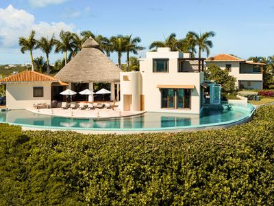 Bajacu – Timeless Hilltop Residence