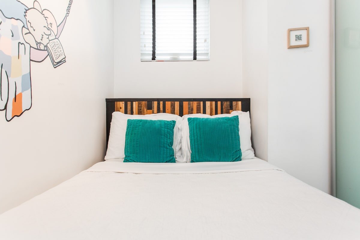 The Woodsman’s Gallery at OHC – No Cleaning Fee! gallery image 3