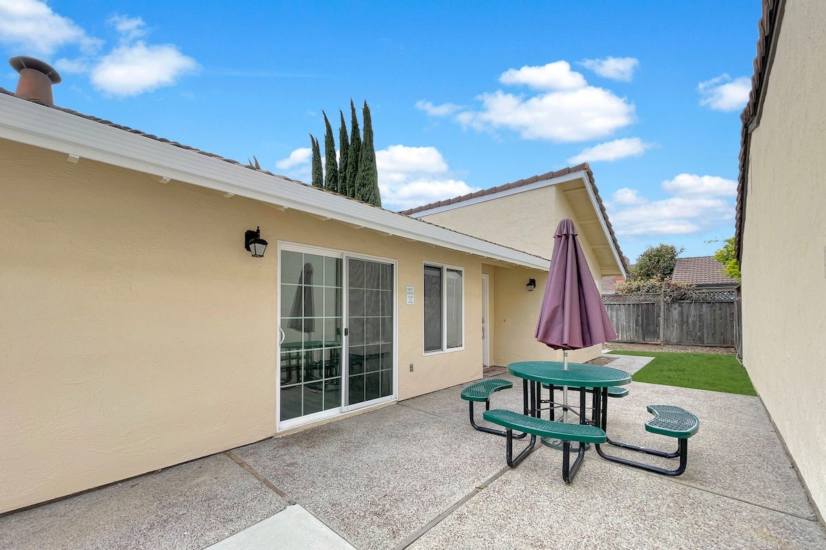 2Homes_3K,2Q,8S,8SB_Slp26_EzFwy_EV_AC_Kit_BBQ_5023 gallery image 4