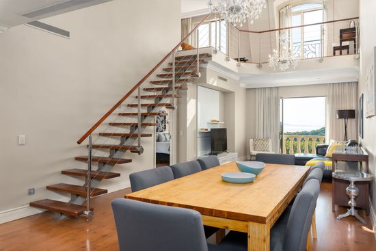 Cape Royale 705 Photo 2
