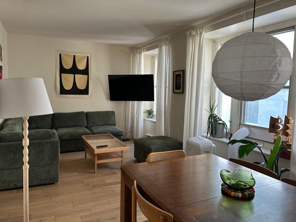 Amazing condo in the Old Port gallery image 5