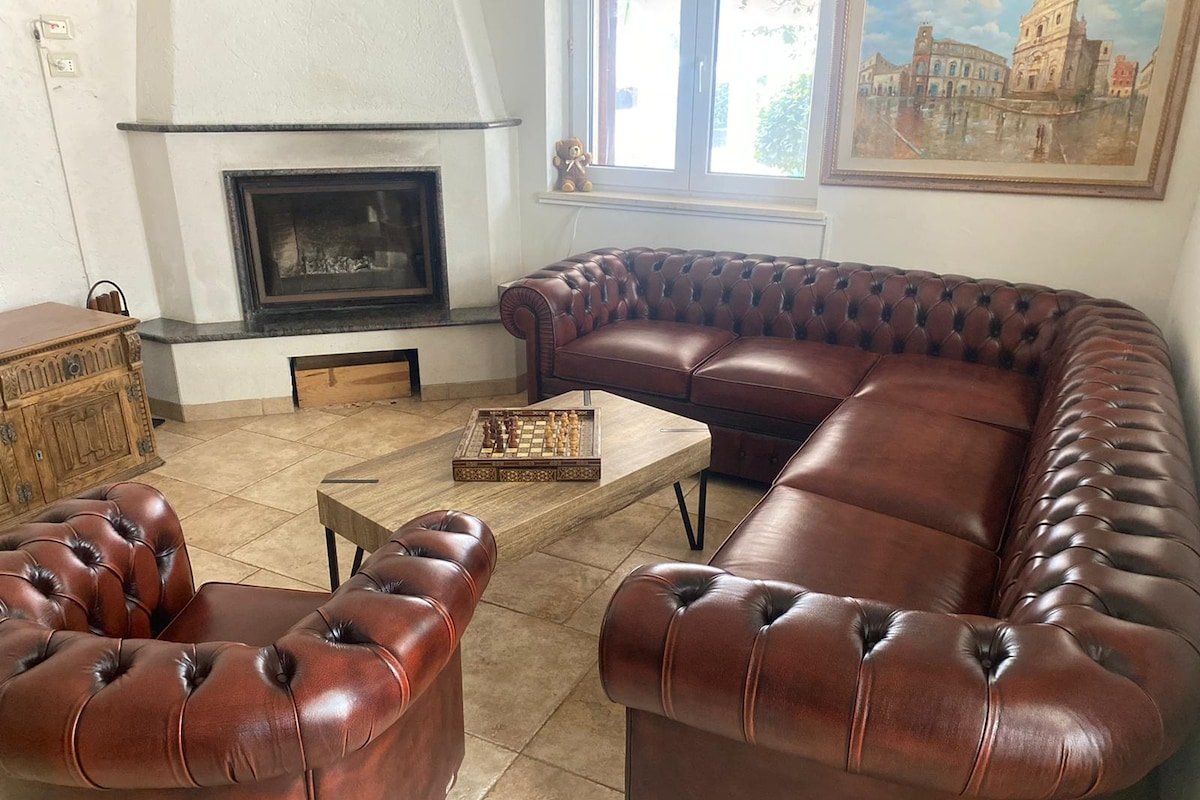 2 Villas for up to 22 People gallery image 5