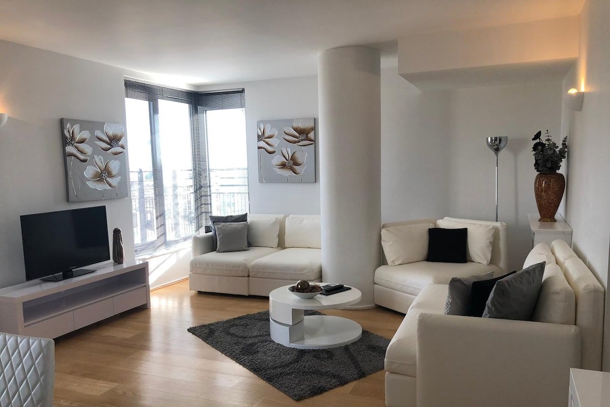 Modern, Fresh, 2bed 2bath South Kensington gallery image 4