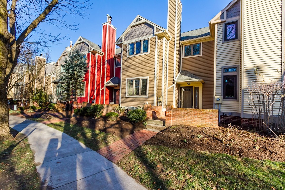 Riverview Condo • Walk Downtown • Near UofR/RIT gallery image 2