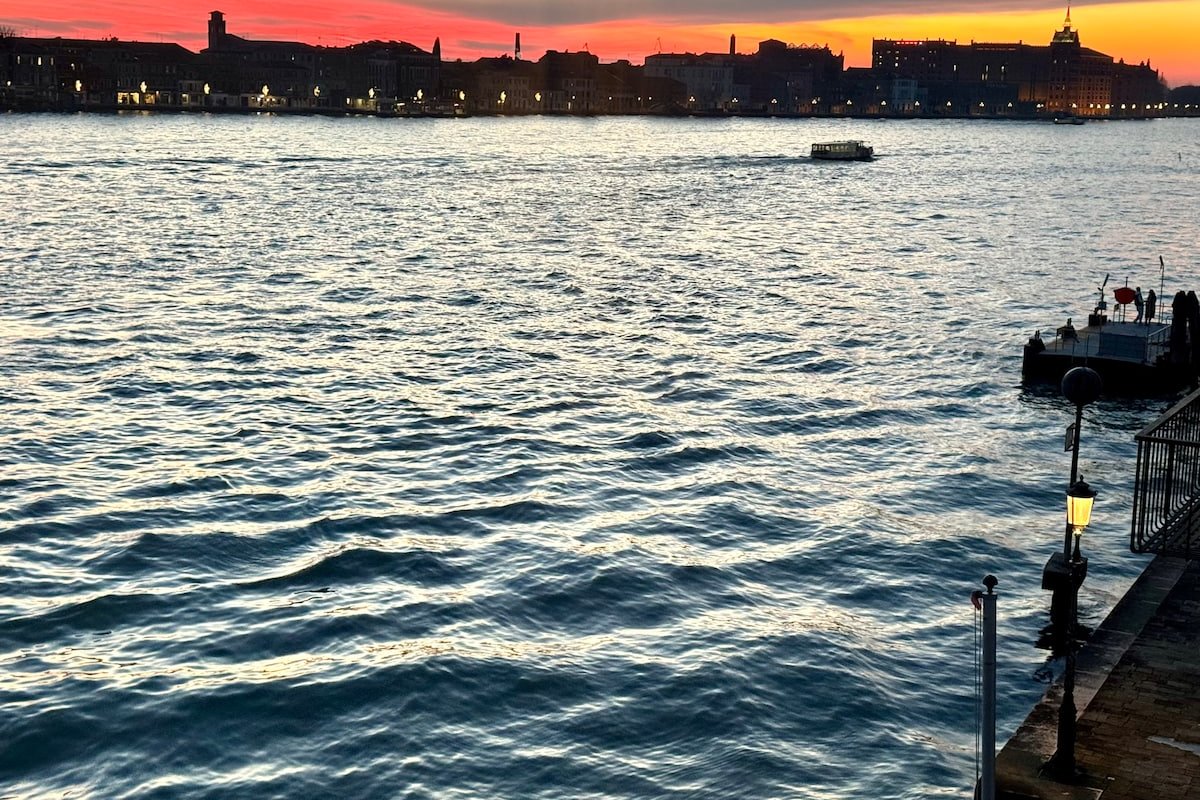 Zattere luxury large apart with fabulous views gallery image 4