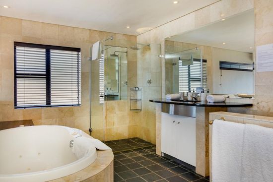 Photo 3 of Bakoven Blue accommodation in Bakoven, Cape Town with 3 bedrooms and 2 bathrooms