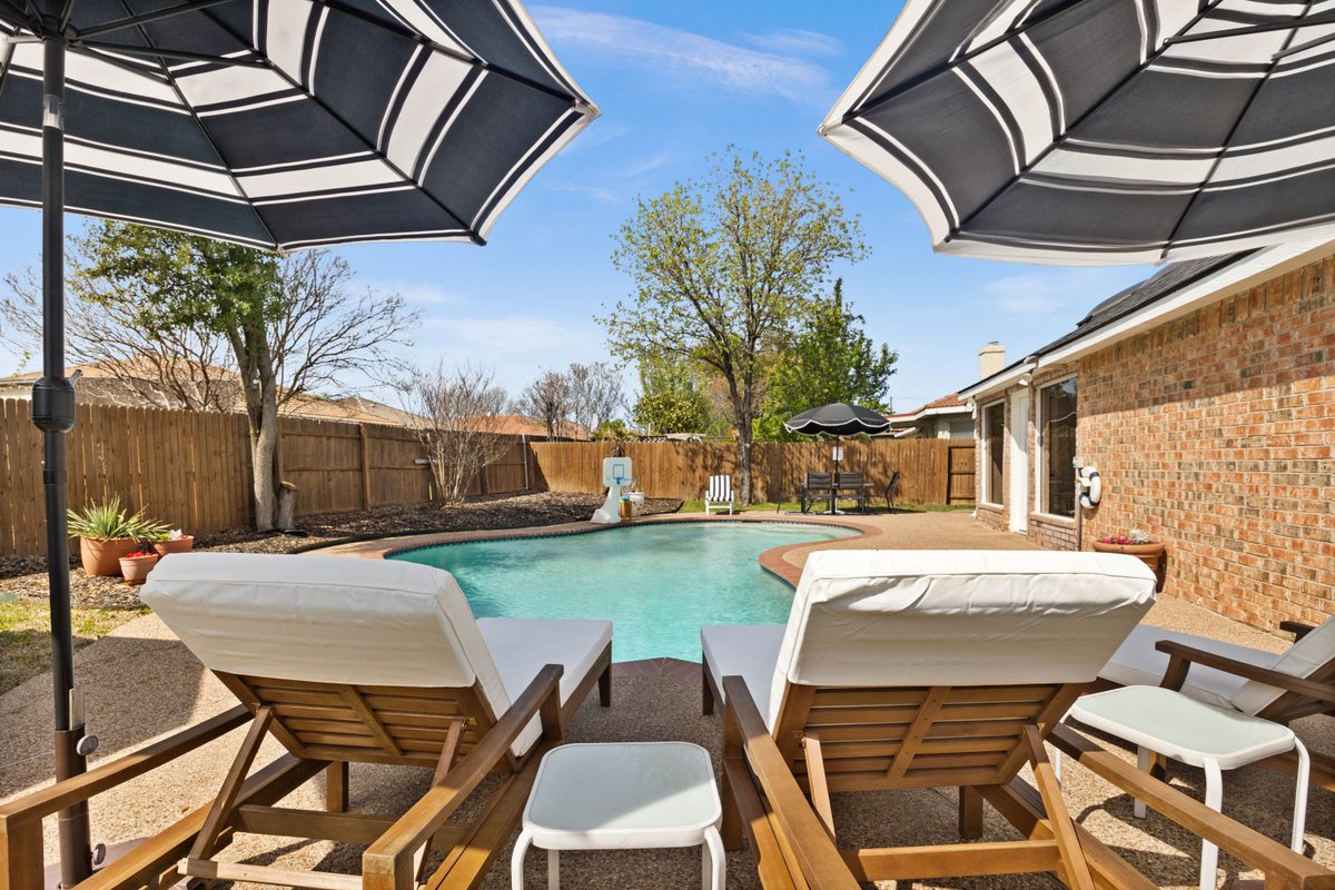 Home 9 miles from Stockyards – 19m Stadium