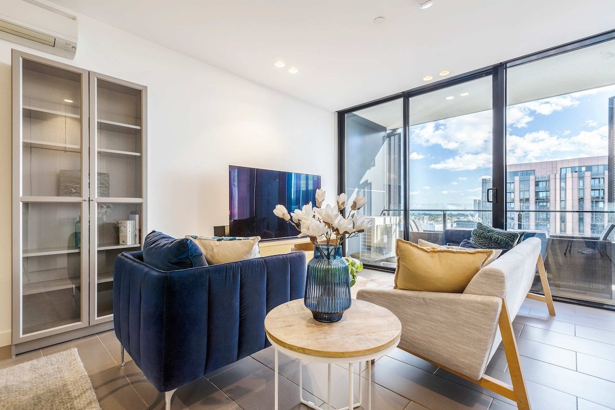 RARE 4BR Dual Apartment Escape Near Shrine & CBD gallery image 5