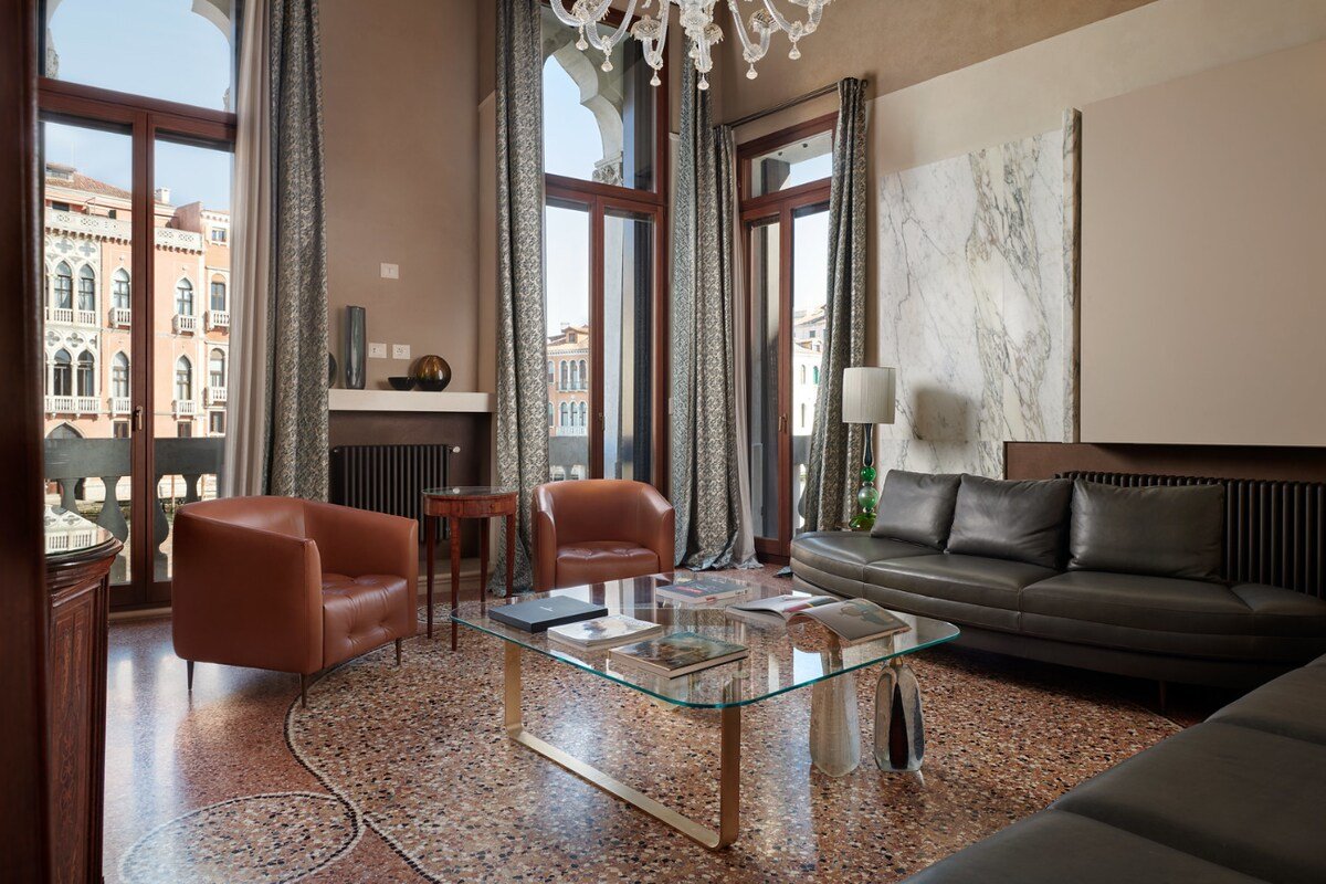 Aurora gallery image 3