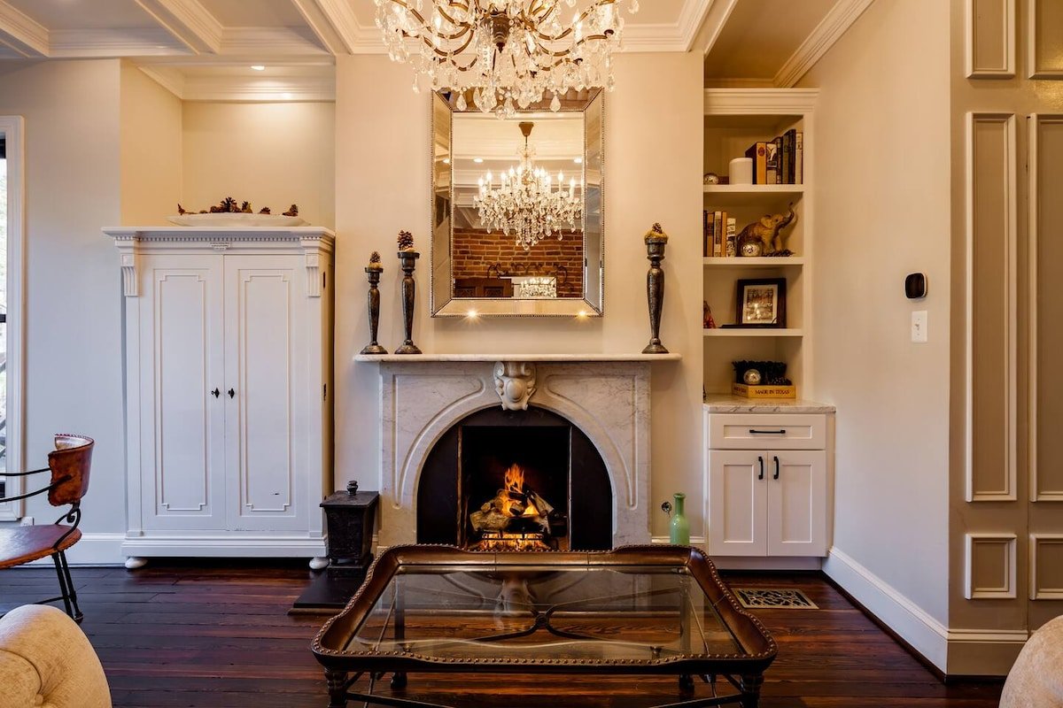 Charming Historic Capitol Hill Row Home w/ Parking gallery image 3