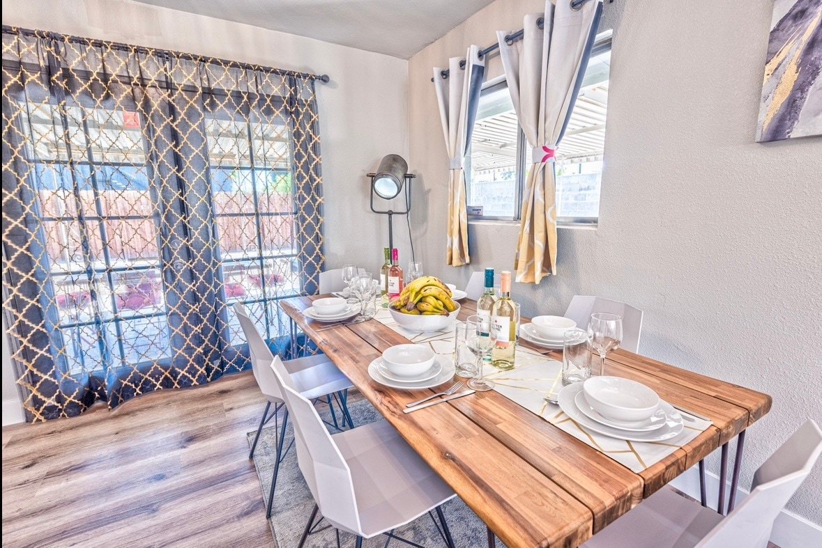 New! 3 min to Convention Center gallery image 5