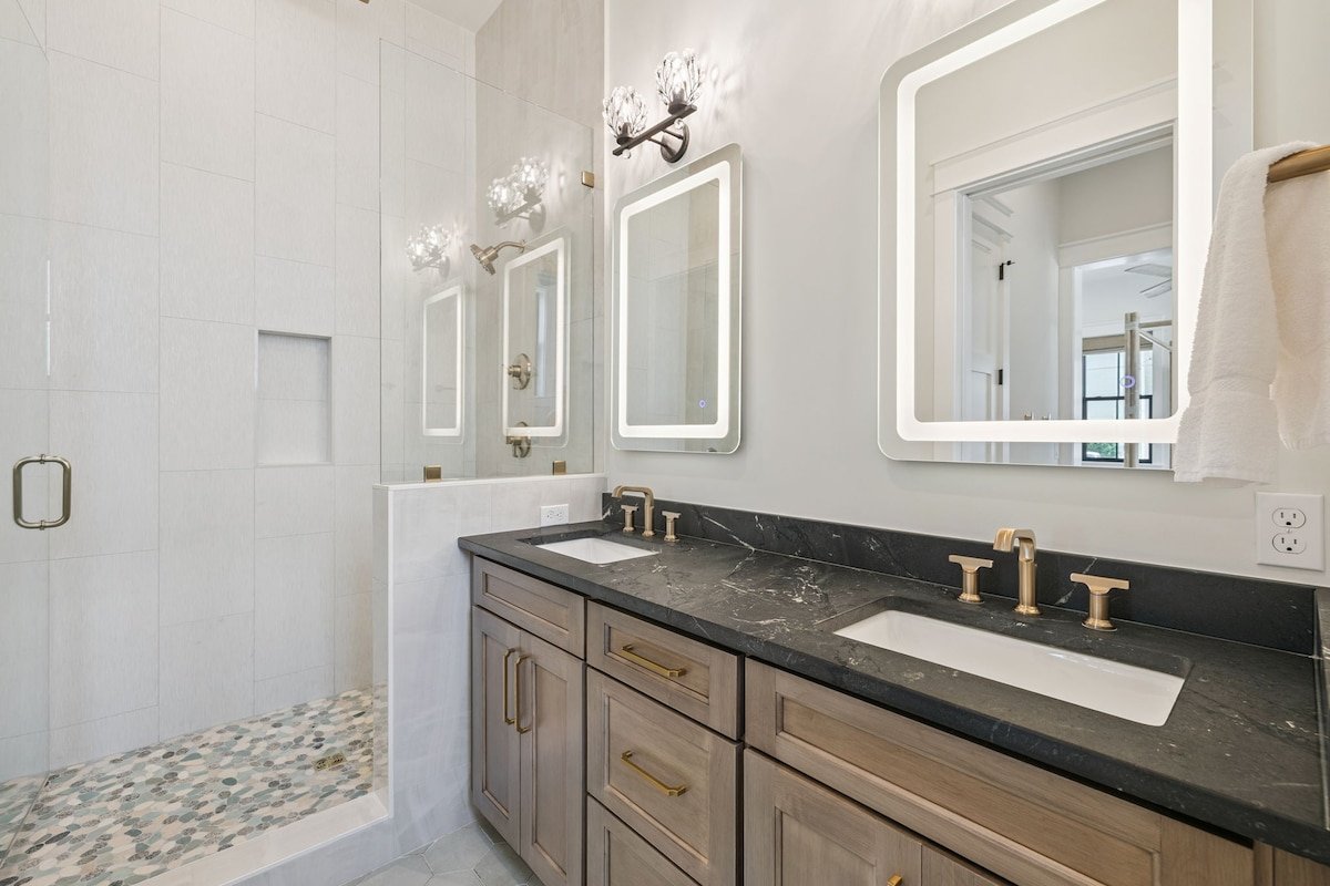 Stunning brand-new getaway w/private pool and spa gallery image 5