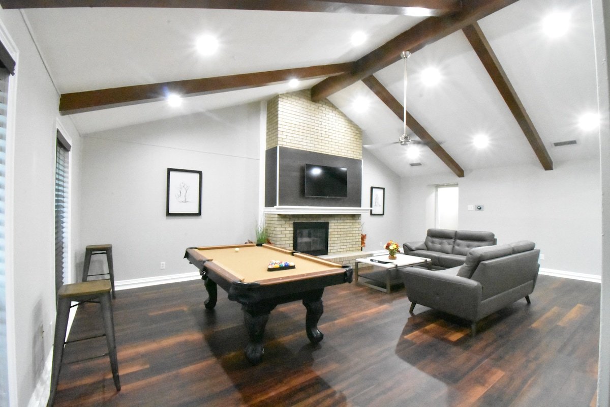 Full Duplex 6bed/4bath/4 car gar gallery image 5