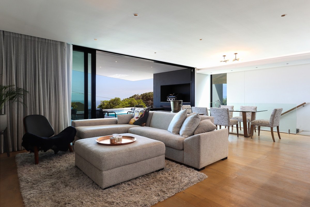 Paradise in Camps Bay:Luxury Villa with Pool&Views gallery image 2