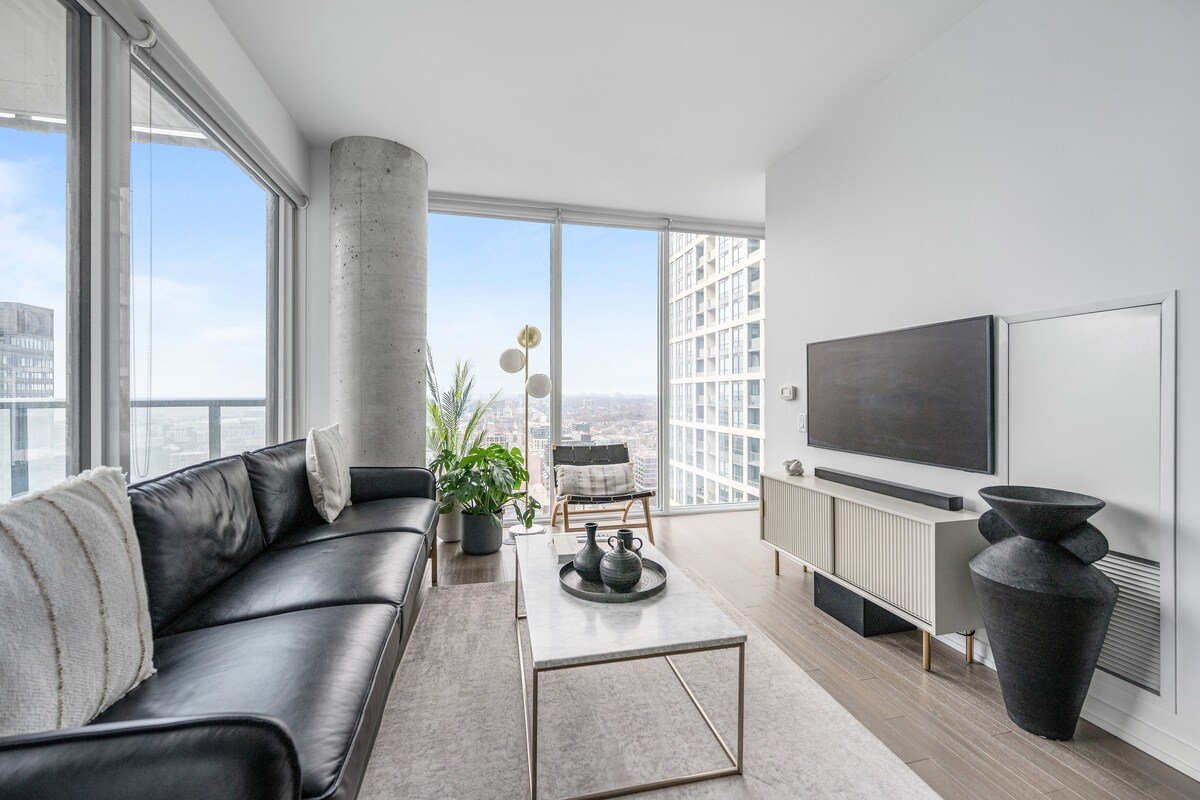 High-Floor Luxury w/ 2 King Beds, Parking, A+ View gallery image 3