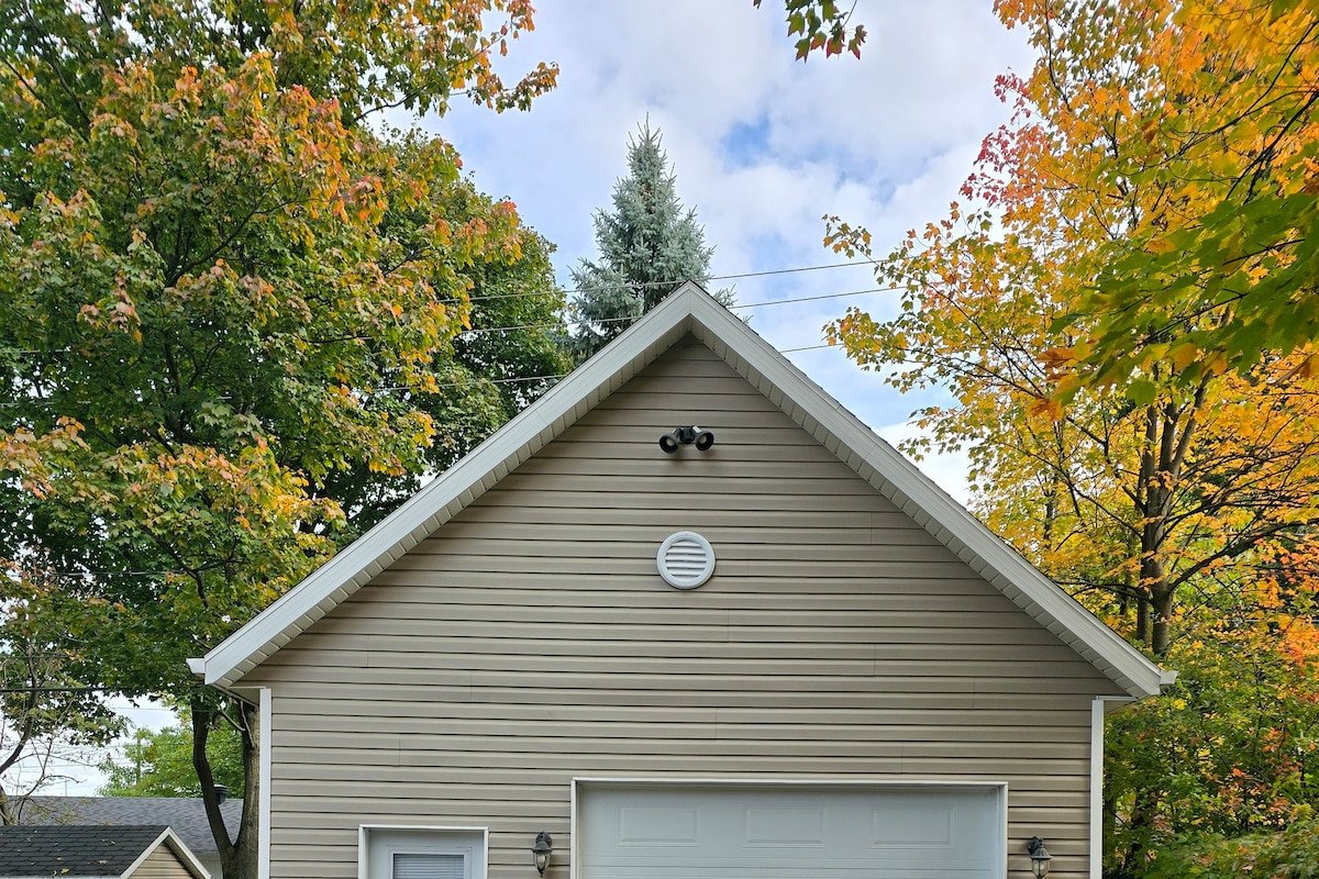 Cozy Retreat | Spacious Home with Hot Tub & Wine gallery image 4