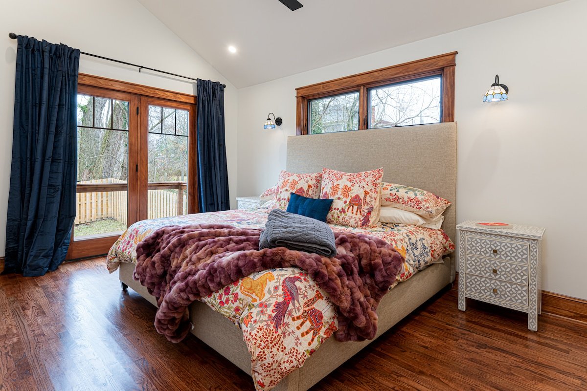 New Gorgeous Home Walk Downtown! gallery image 5