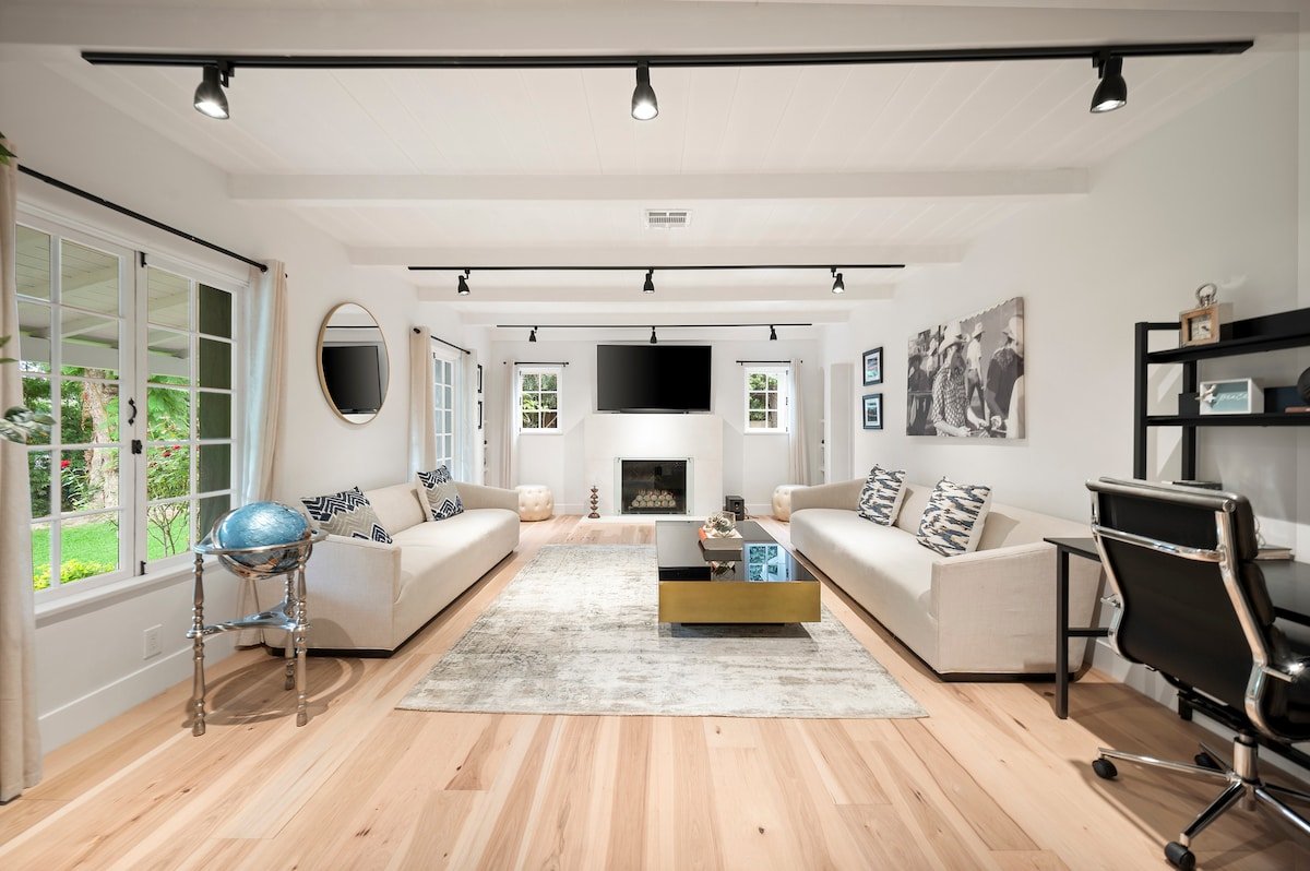 Chic 4BR Oasis in Studio City:Toluca Lake Adjacent gallery image 2