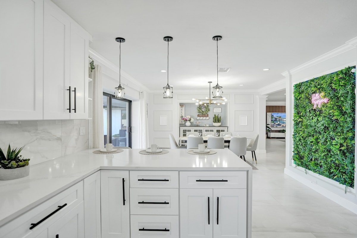 Waterfront Escape w Pool, Dockside Lounge & Games gallery image 5