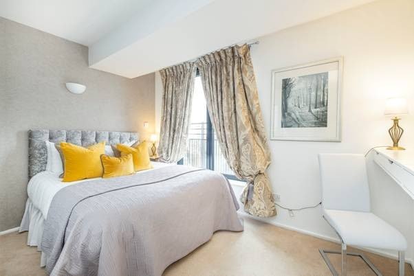 Apartment in Kensington with view gallery image 5