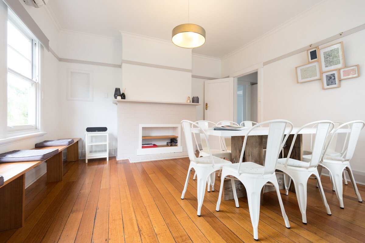 Kangaroo Bay Cottage – Close to City, Shops, Beach gallery image 5