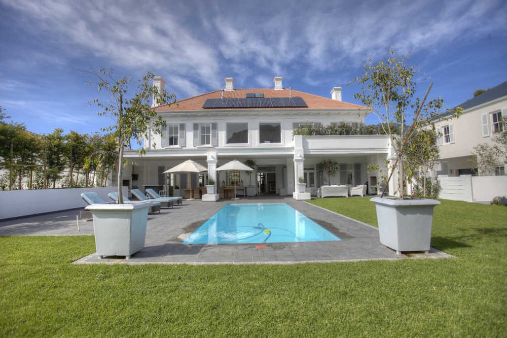 Photo 2 of Hoogeind Manor accommodation in Upper Claremont, Cape Town with 5 bedrooms and 4 bathrooms